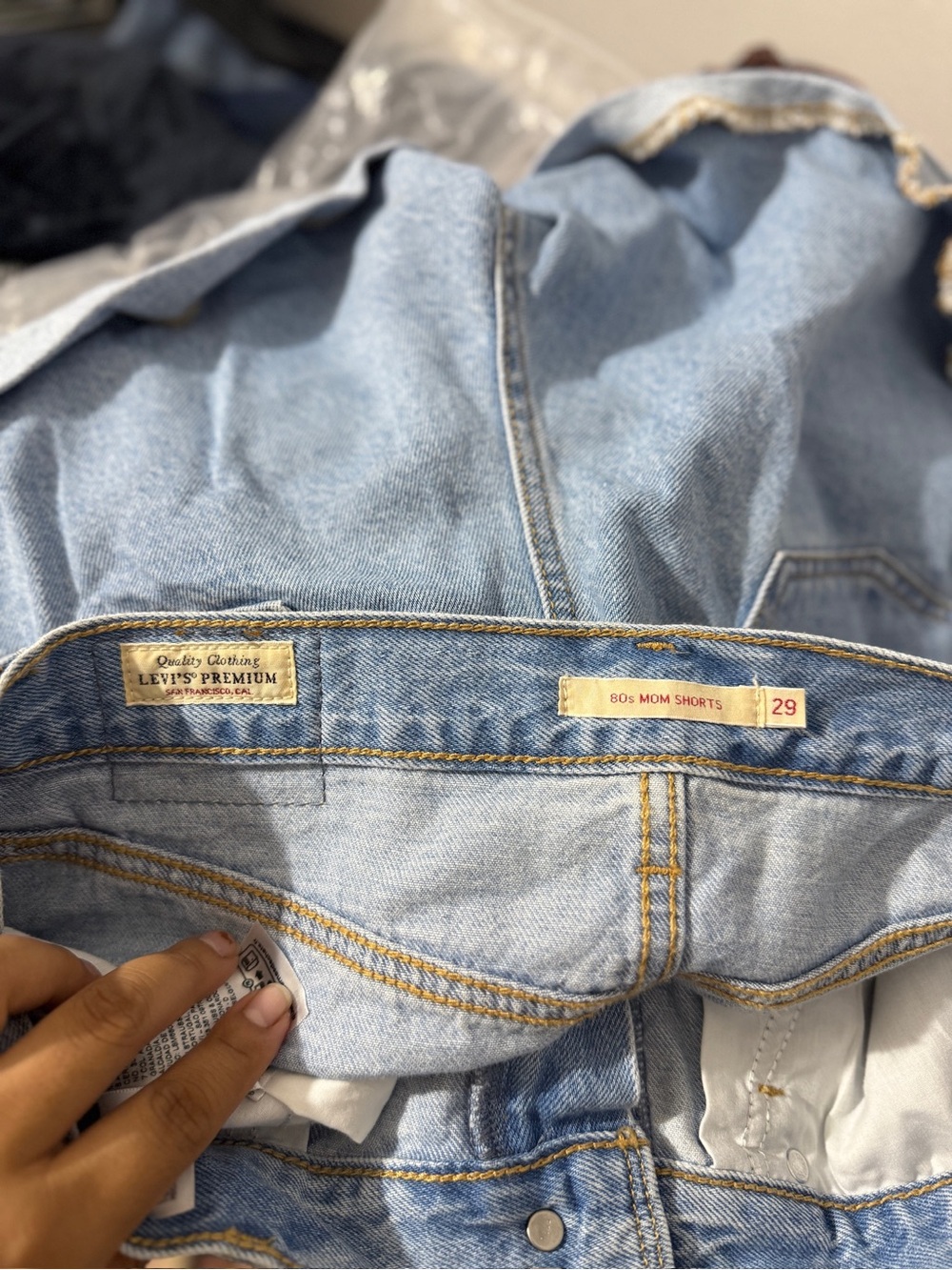 Levis 80s Mom Shorts Womens 29 High Rise Light Wash Cuffed Denim Jean Shorts - Picture 7 of 13